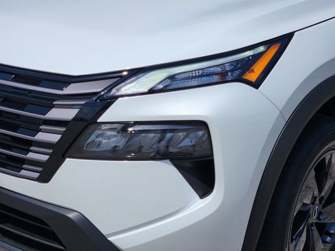 New 2026 Nissan Rogue SV FWD image 5