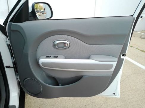 Used 2019 Kia Soul EV + w/ Sun & Fun Package image 20