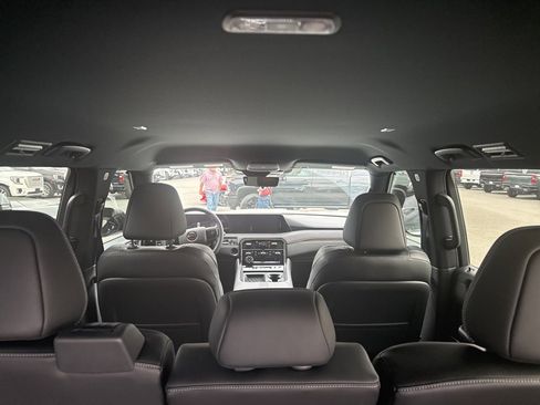 Used 2025 Nissan Armada PRO-4X image 5