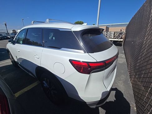 Certified 2026 INFINITI QX60 Luxe w/ Cargo Package FWD image 2