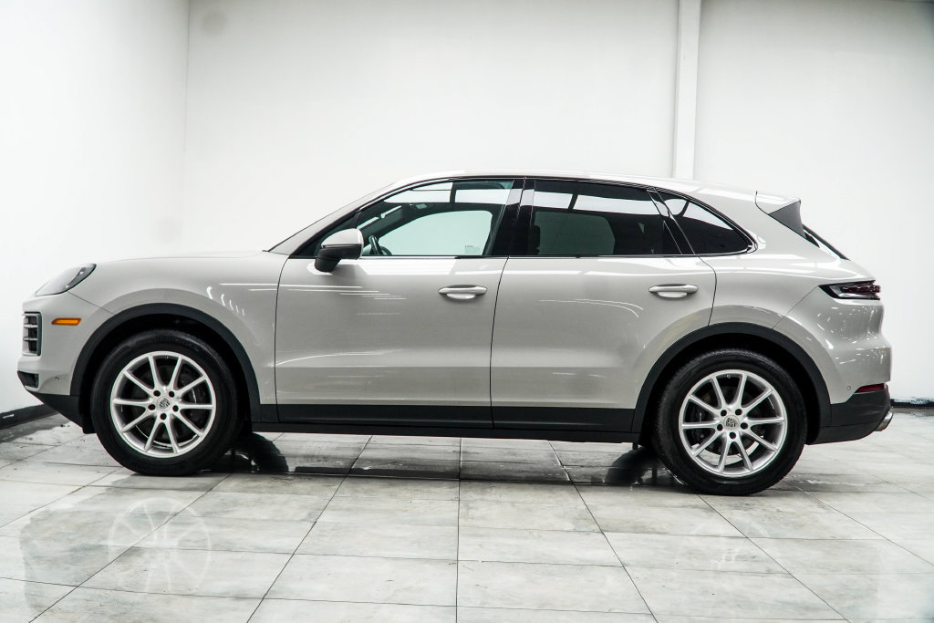 Used 2024 Porsche Cayenne w/ Premium Package Plus (PFM) AWD/4WD image 15