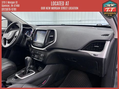 Used 2014 Jeep Cherokee Trailhawk w/ Comfort/Convenience Group AWD/4WD image 31