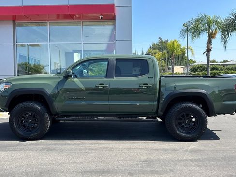 Used 2021 Toyota Tacoma SR5 w/ Trail Edition image 8