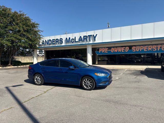 Used 2017 Ford Fusion SE w/ Fusion SE Technology Package FWD image 1
