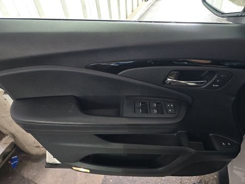 Used 2019 Honda Pilot Elite image 9