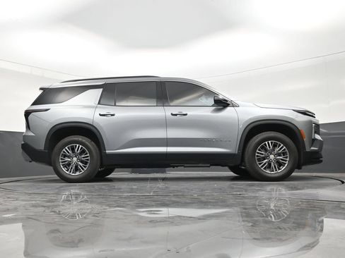 Used 2026 Chevrolet Traverse LT FWD image 23