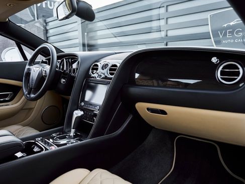 Used 2016 Bentley Continental GT image 34