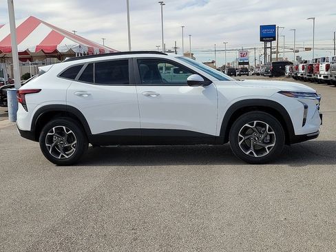New 2026 Chevrolet Trax LT w/ Driver Confidence Package image 12