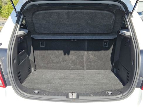 Used 2022 Chevrolet Trax LT w/ LT Convenience Package image 14