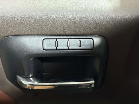 Used 2017 Chevrolet Silverado 1500 High Country image 9