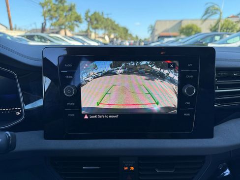 Used 2025 Volkswagen Jetta SE image 17