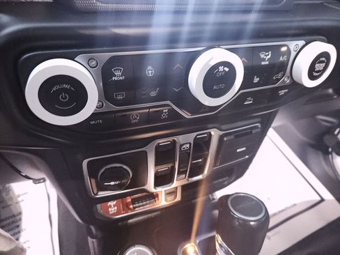 Used 2020 Jeep Gladiator Rubicon AWD/4WD image 19