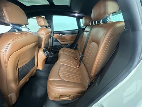 Used 2021 Maserati Levante image 28