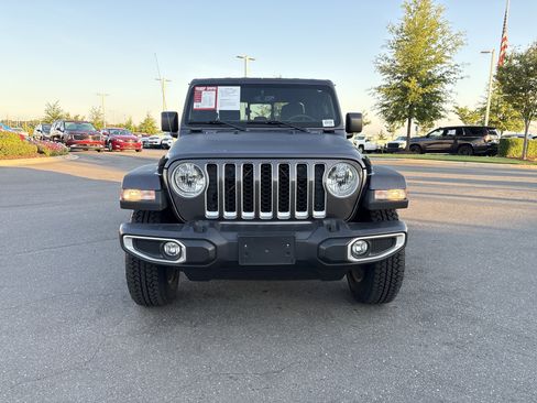 Used 2023 Jeep Gladiator Overland AWD/4WD image 3