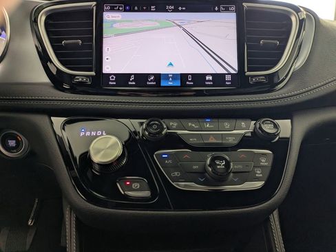 New 2026 Chrysler Pacifica Limited w/ Uconnect Theater Family Group image 25