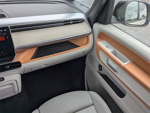 New 2025 Volkswagen ID. Buzz Pro S Plus image 17