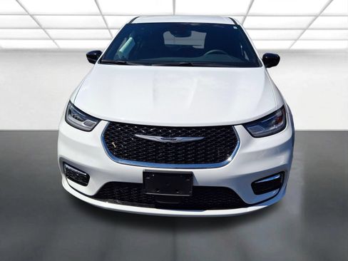 Certified 2025 Chrysler Pacifica Select AWD/4WD image 10