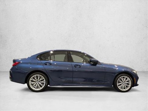 Used 2023 BMW 330i xDrive Sedan w/ Premium Package AWD/4WD image 4
