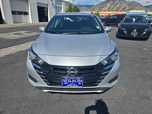 Used 2023 Nissan Versa SV image 2