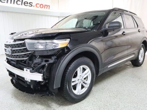 Used 2021 Ford Explorer XLT w/ Equipment Group 202A AWD/4WD image 2