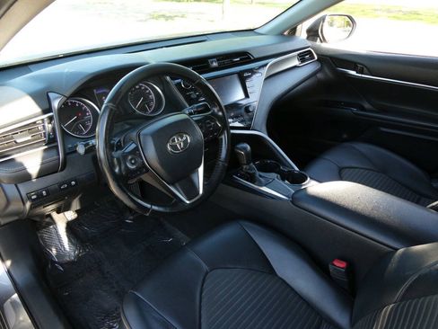 Used 2018 Toyota Camry SE w/ Convenience Package FWD image 10