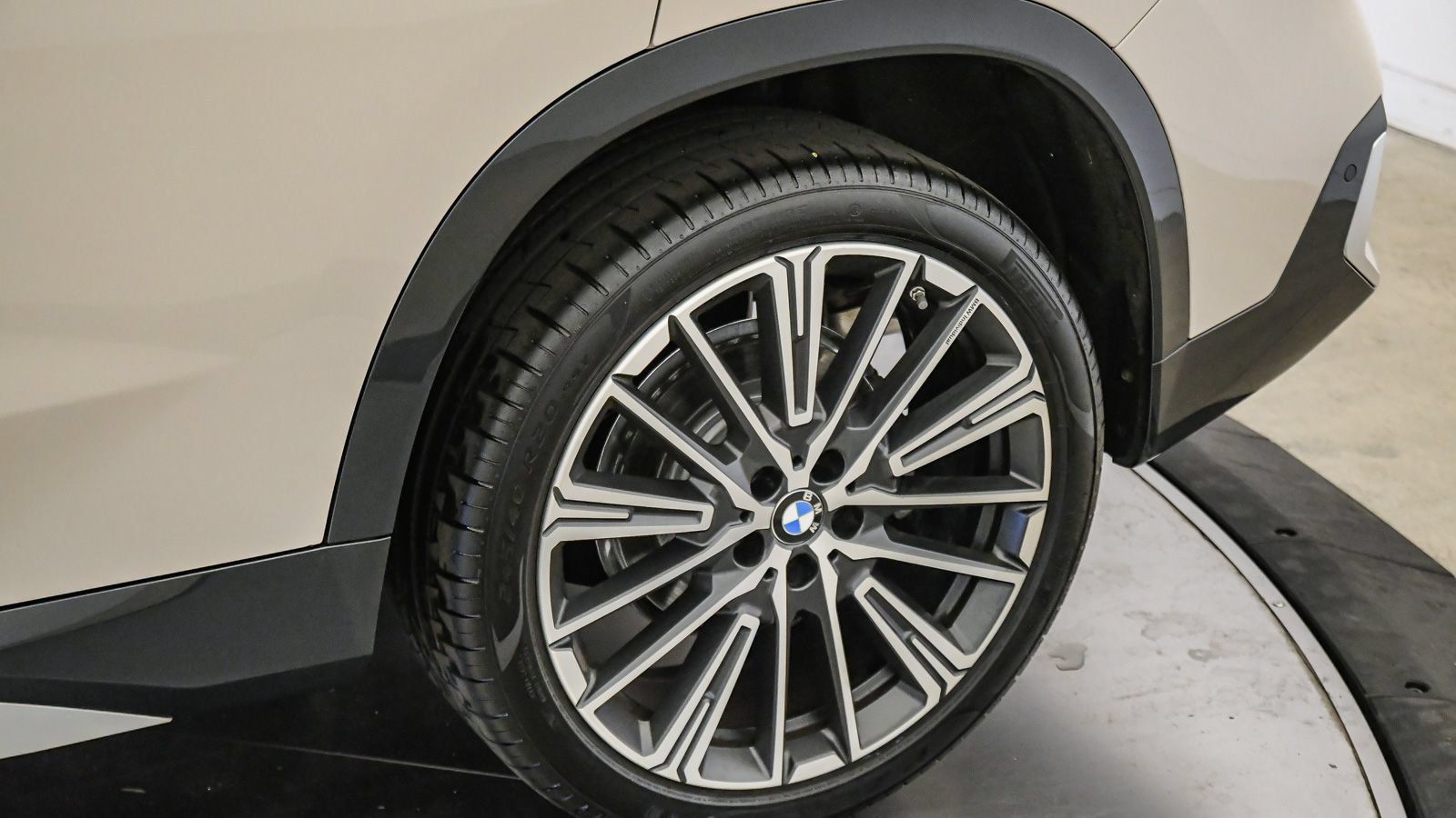 Used 2026 BMW X1 xDrive28i w/ Technology Package AWD/4WD image 11