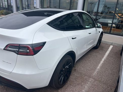 Used 2023 Tesla Model Y Long Range image 10