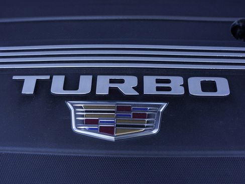 Used 2025 Cadillac XT4 Premium Luxury image 32