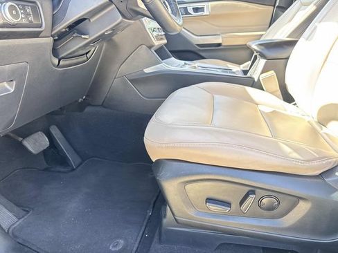 Used 2023 Ford Explorer XLT w/ Equipment Group 202A RWD image 17