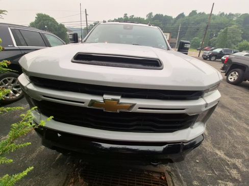 Used 2024 Chevrolet Silverado 2500 Custom w/ Custom Value Package AWD/4WD image 2