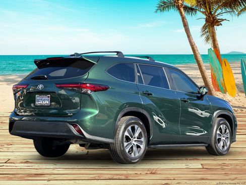 Used 2023 Toyota Highlander XLE image 5