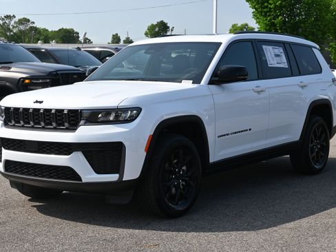 New 2026 Jeep Grand Cherokee L 2WD image 5
