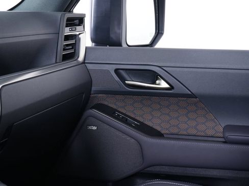 Used 2025 Lexus GX 550 w/ Accessory Package (2T) AWD/4WD image 23