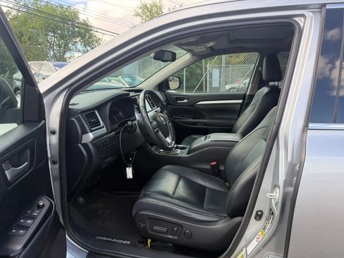 Used 2015 Toyota Highlander XLE AWD/4WD image 10