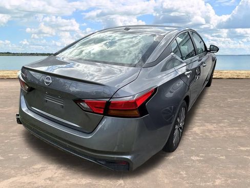 Used 2025 Nissan Altima 2.5 SV FWD image 9