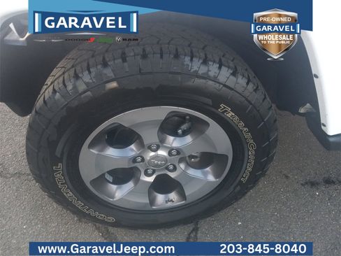 Used 2016 Jeep Wrangler Unlimited Sahara w/ Connectivity Group image 24