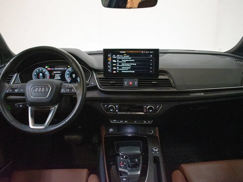 Used 2024 Audi Q5 2.0T Premium Plus w/ Premium Plus Package AWD/4WD image 11