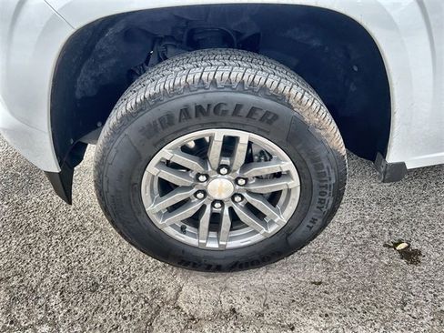 Used 2024 Chevrolet Colorado LT w/ LT Convenience Package image 32