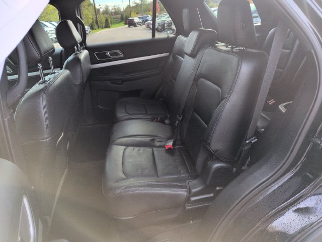 Used 2017 Ford Explorer XLT w/ Equipment Group 202A AWD/4WD image 23