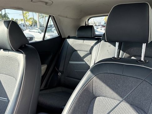 Used 2022 Hyundai Venue Limited image 41