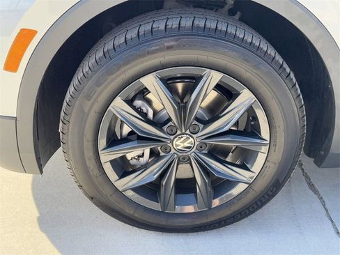 Used 2024 Volkswagen Tiguan SE image 7