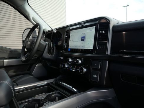 New 2026 Ford F250 Lariat w/ Black Appearance Package AWD/4WD image 18