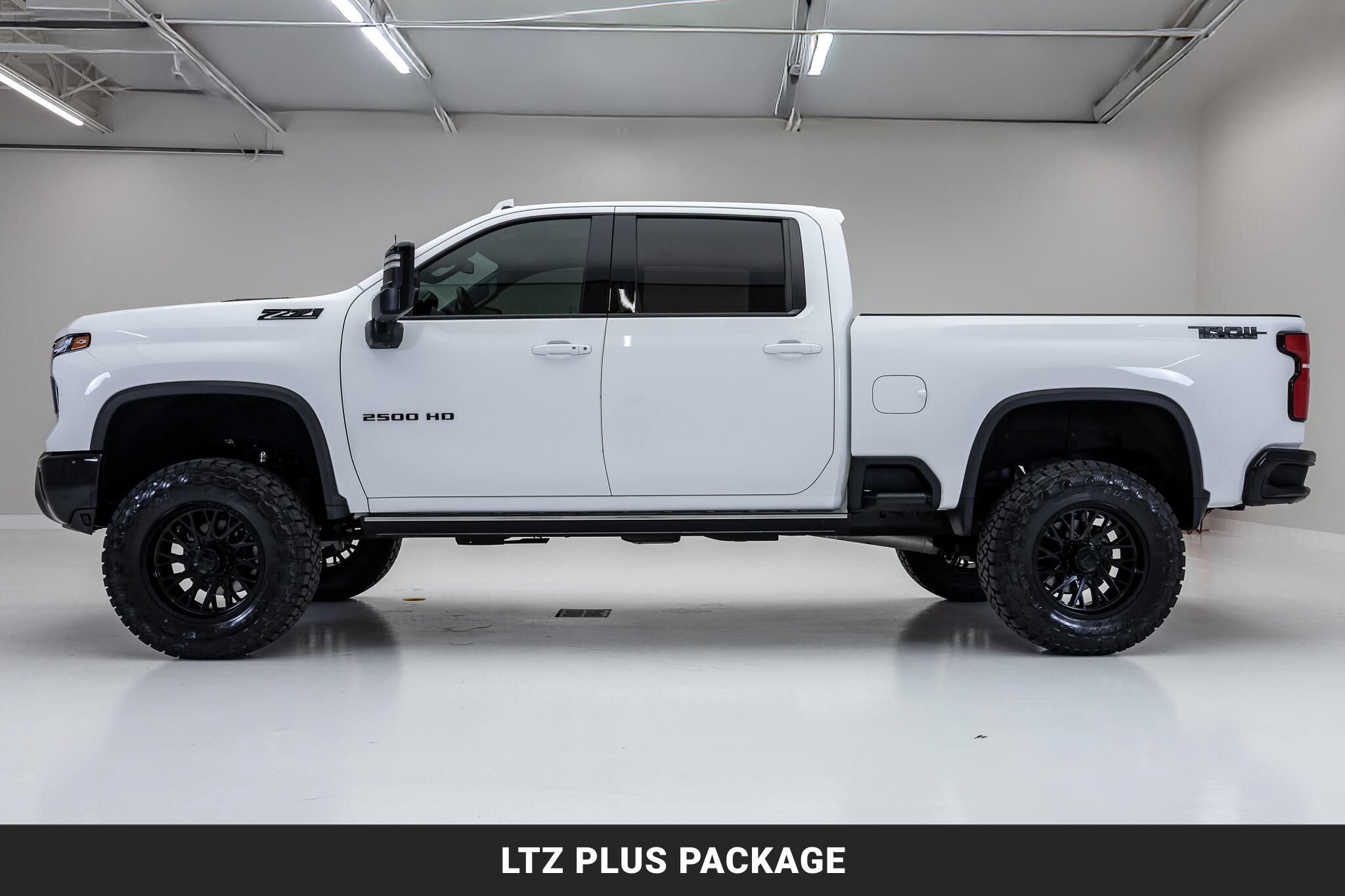 Used 2025 Chevrolet Silverado 2500 LTZ w/ LTZ Plus Package AWD/4WD image 6
