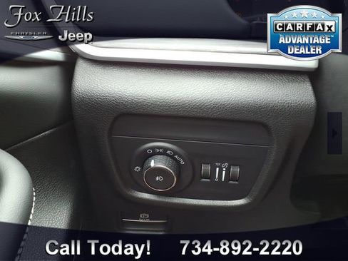 Used 2023 Jeep Grand Cherokee L Limited AWD/4WD image 19