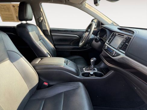 Used 2017 Toyota Highlander Limited image 15