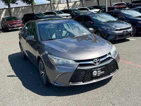 Used 2017 Toyota Camry XSE FWD image 5