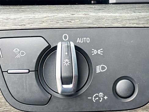 Used 2019 Audi A4 2.0T Premium w/ Convenience Package image 11