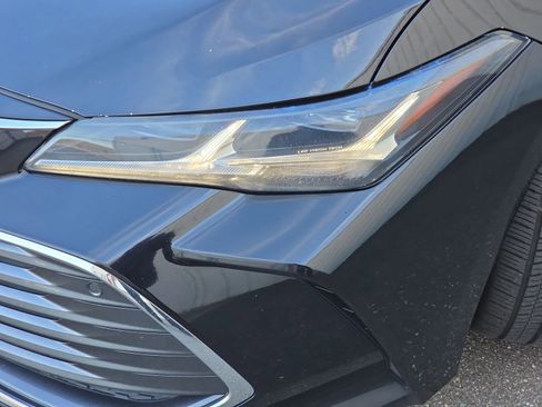 Used 2021 Toyota Avalon Limited image 37