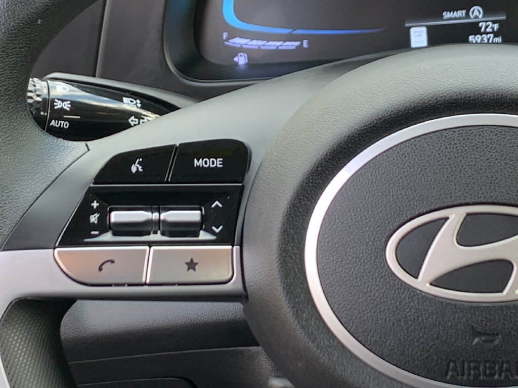 Used 2026 Hyundai Elantra SE FWD image 23