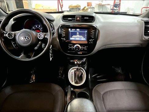 Used 2018 Kia Soul + image 13